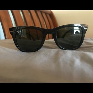 Ray- Ban Foldable Wayfarer Polarized Sunglasses